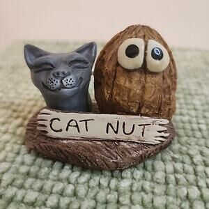 Shade Tree Creations Cat Nut Figurine #415 Funny Cat & Walnut Gift Decor 2" Tall